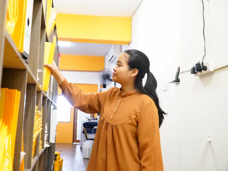 SOLS Solar Academy毕业生Ezni，现为运营执行专员